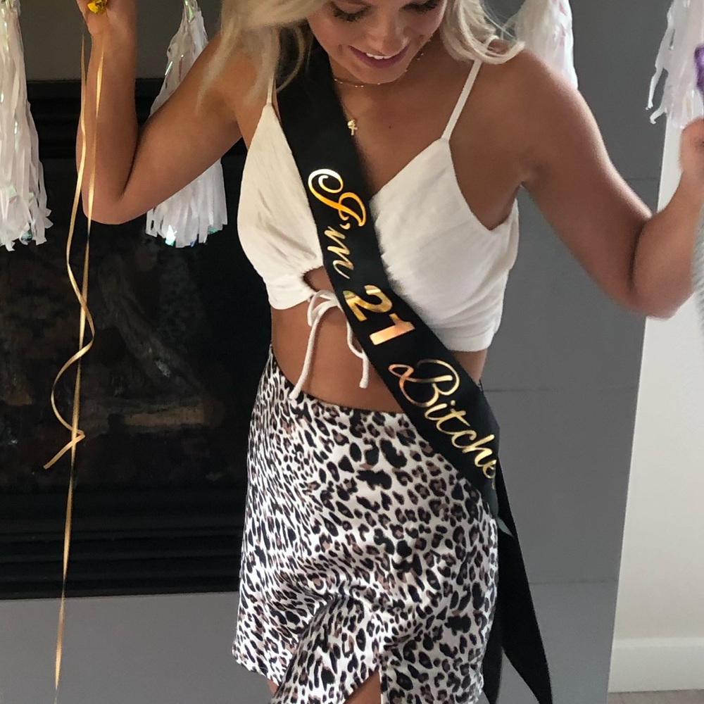 White crop top - Picture 3 of 3